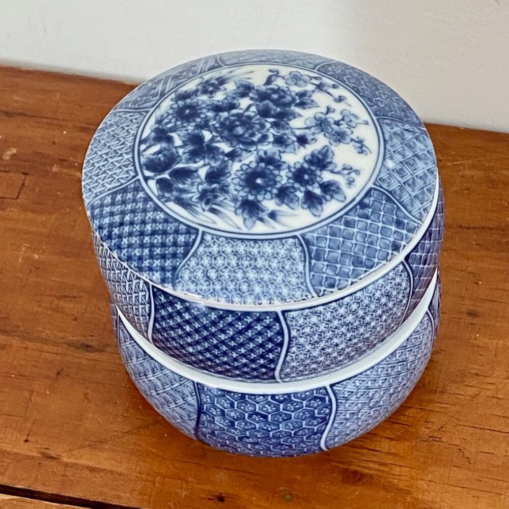 Japanese Blue & White Trinket Dish - 3 Pieces	 Japanese Blue & White Trinket Dis